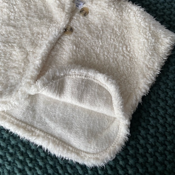 Old Navy Baby/Toddler Sherpa poncho - Picture 4 of 4